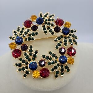 Christmas Brooch • Goldtone & Crystal Wreath • Brand New